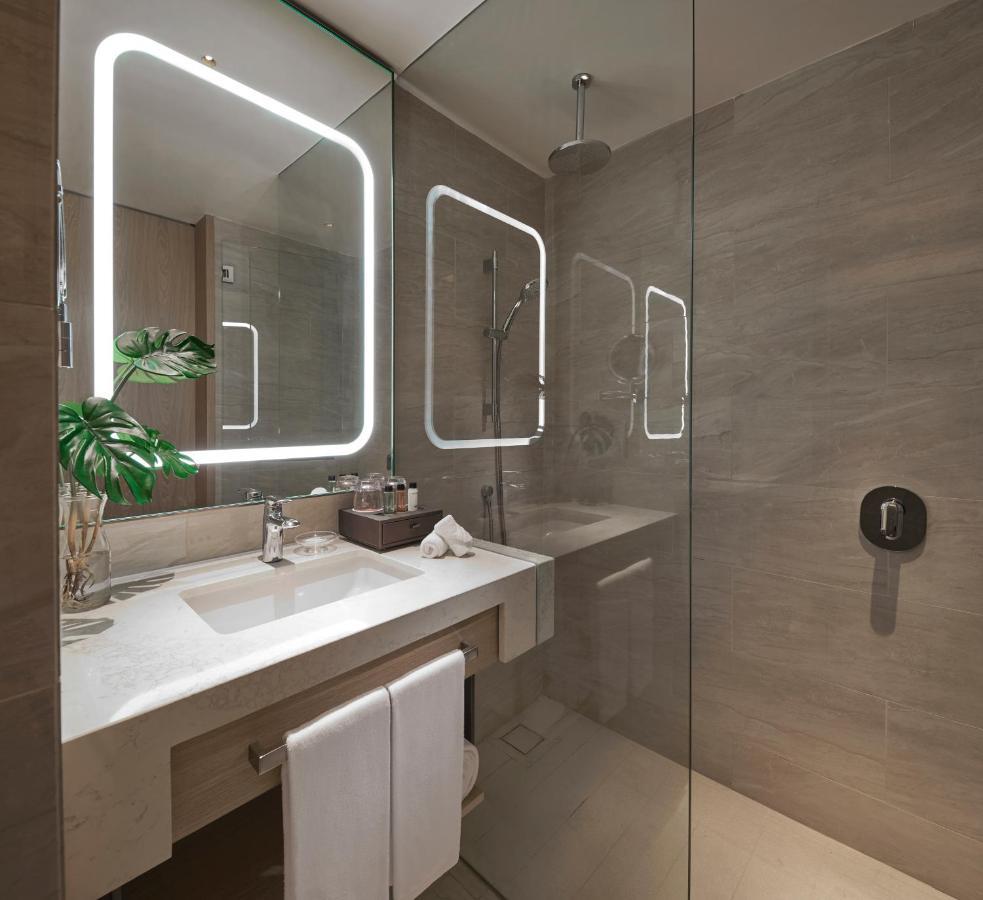 Amari Spice Penang Hotel Bayan Lepas Exterior foto Bathroom