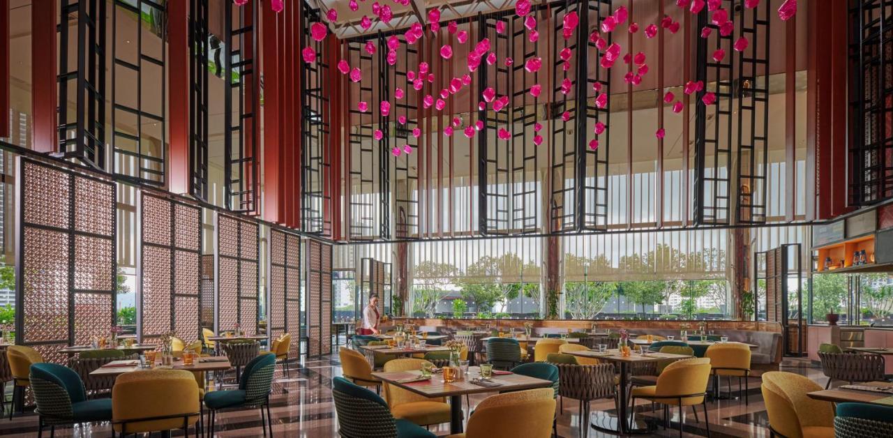 Amari Spice Penang Hotel Bayan Lepas Exterior foto The restaurant
