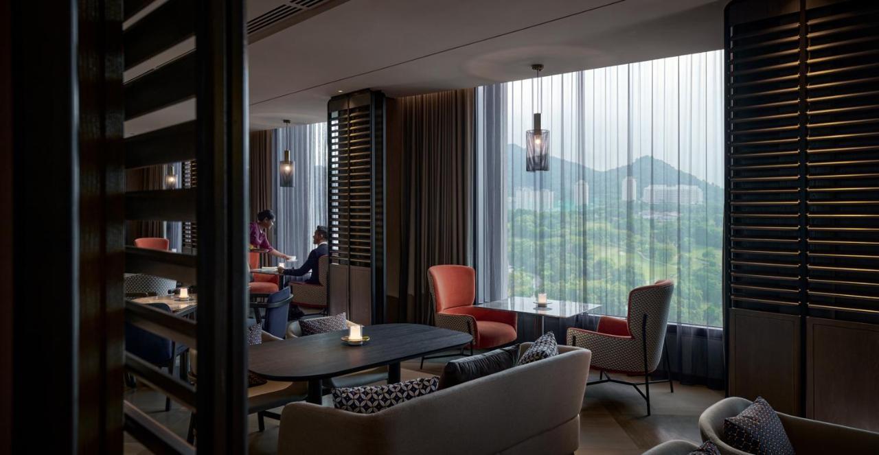 Amari Spice Penang Hotel Bayan Lepas Exterior foto The Lounge at the airport